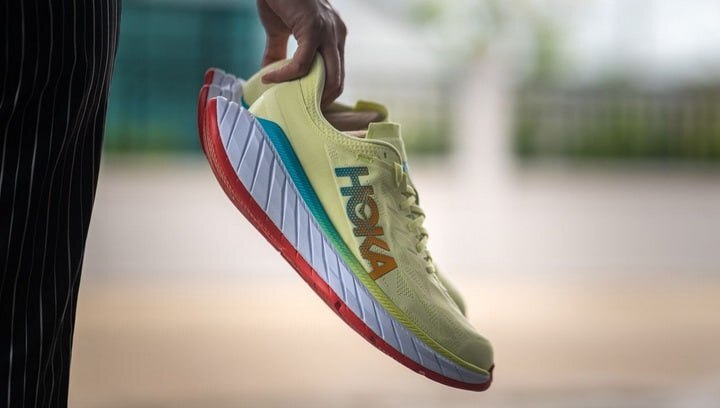 (تصویر) چرا این کفش‌های درشت و زشت به شکلی دیوانه وار به فروش می‌رسند