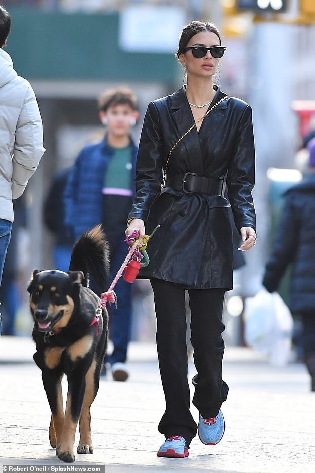 (تصویر) چرا این کفش‌های درشت و زشت به شکلی دیوانه وار به فروش می‌رسند