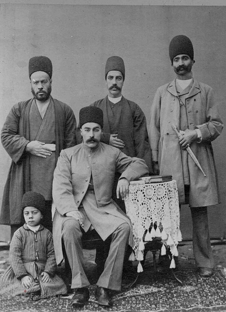 کلاهی که برسر مردم تهران رفت؛ مردم از چه زمانی لباس متحدالشکل می‌پوشیدند؟