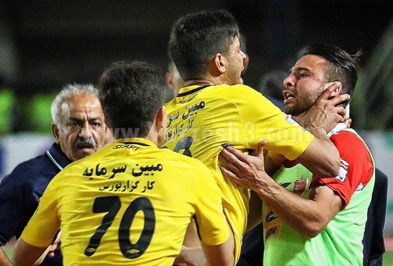 (عکس) وقتی کی‌روش میخواست سروش را خفه کند!