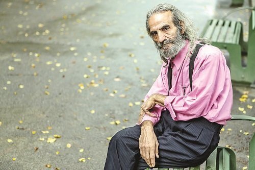 (عکس) ماجرای پیرمرد ۷۴ ساله و به زندان افتادن آتقی/ ۱۰ سال آب خنک خوردم تا...