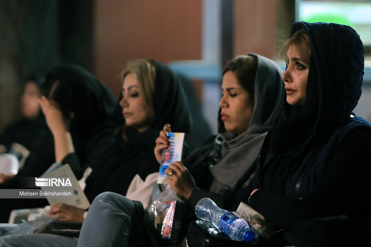 (عکس) زنان و دخترانی که با چهره‌های گوناگون به مراسم «احیا» رفتند