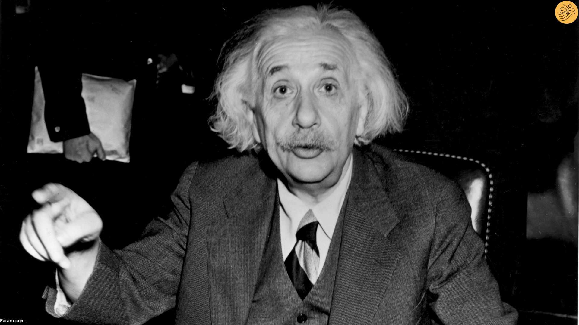 داستان عجیب‌ترین عکس انیشتین؛ وقتی نابغه زبانش را درمی‌آورد