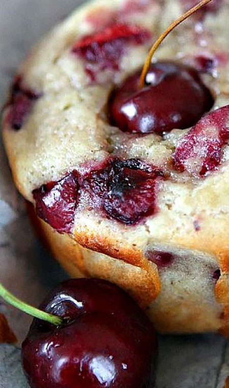 طرز تهیه چند دسر مجلسی با میوه‌های بهاری