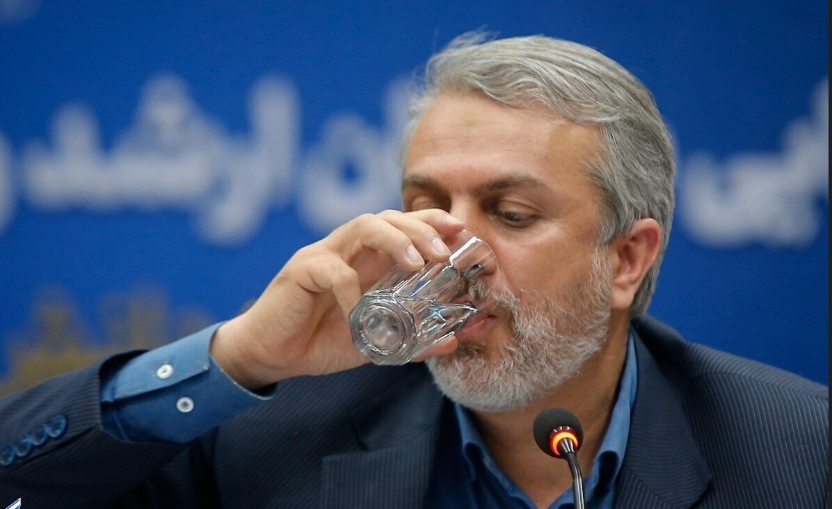 هفتاد و پنج شاسی بلند آقای وزیر برای رستگاری / هفتاد و پنج شاسی بلند به مجلسی‌ها برای رستگاری / هفتاد و پنج شاسی بلند برای رستگاری آقای وزیر از بهارستان