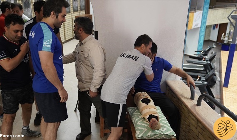 (تصویر) ۲ عکس خبرساز از علیرضا دبیر ۲ روز پس از عمل جراحی
