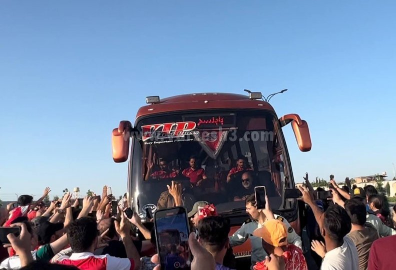 پرسپولیس، نساجی و تیم داوری با یک پرواز به ساری رسیدند!