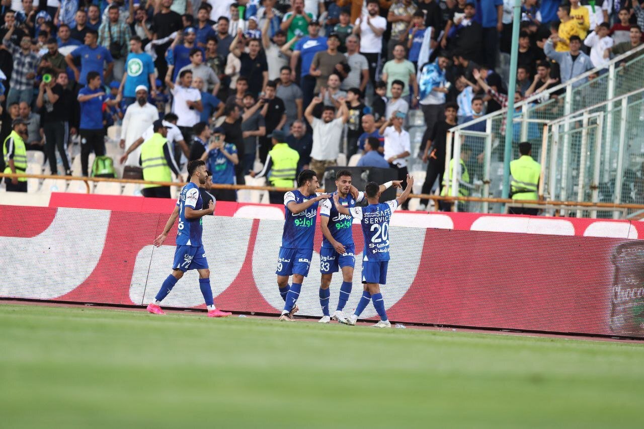 (عکس) اشک‌های یک استقلالی پس از گلزنی مقابل تراکتور