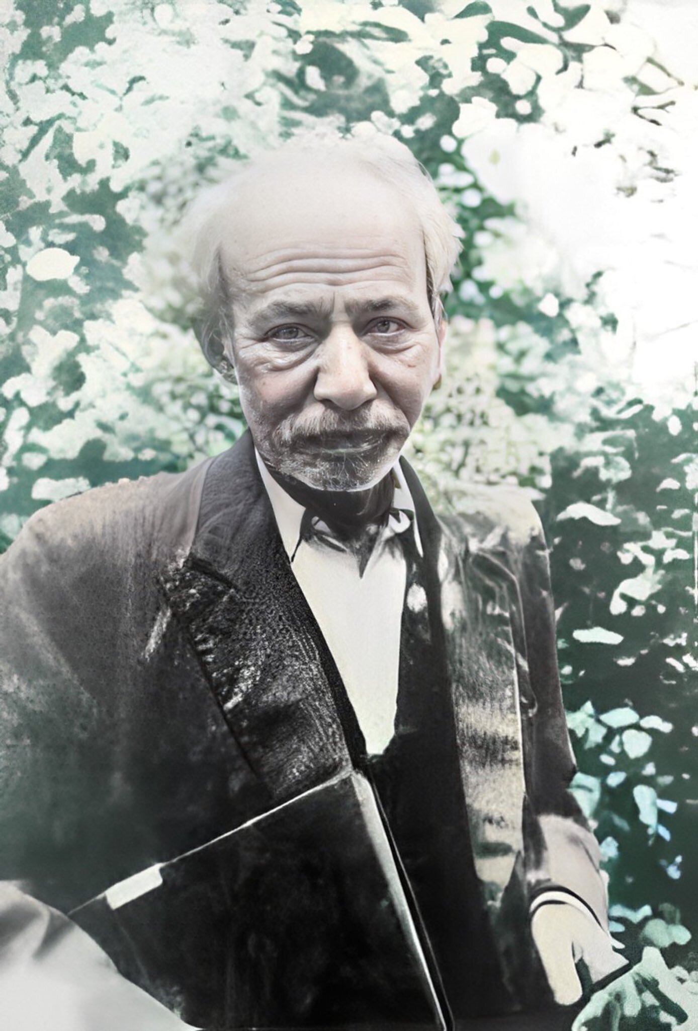 دو تصویر جالب هوش مصنوعی از علی اکبر دهخدا