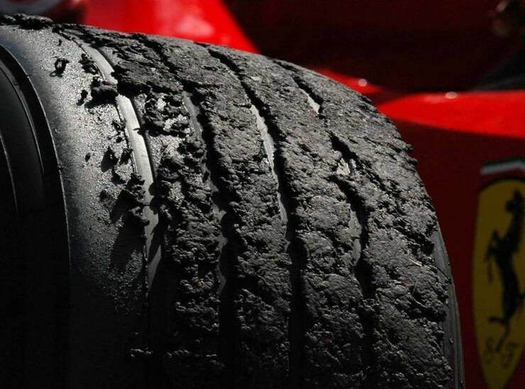 (عکس) وضعیت باورنکردنی لاستیک خودرو پس از سرعت بالا