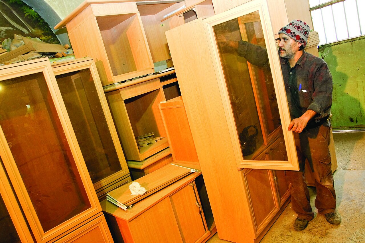 (تصاویر) مراحل ساخت یک تابوت در کارگاه نجاری بهشت زهرا ////