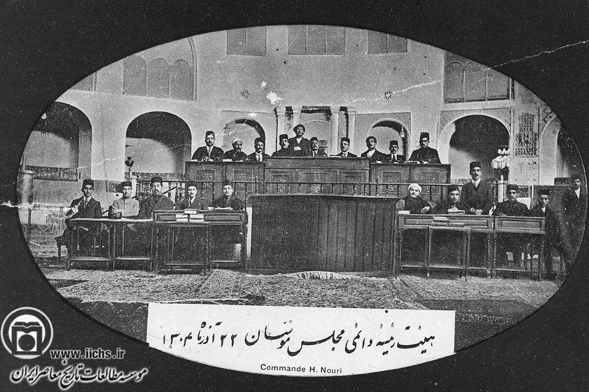 مواجه مخالفان و موافقان «لغو قاجار و نصب پهلوی»