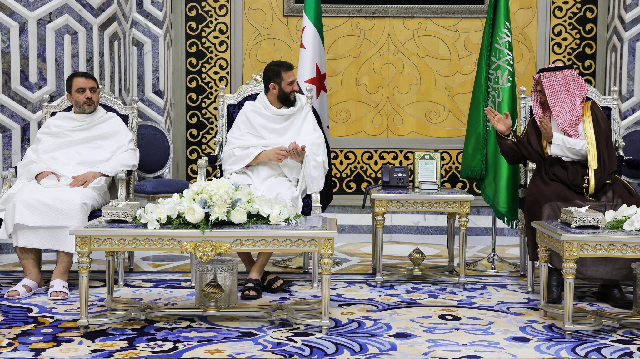 (عکس) ابومحمد الجولانی برای مناسک حج لباس احرام پوشید