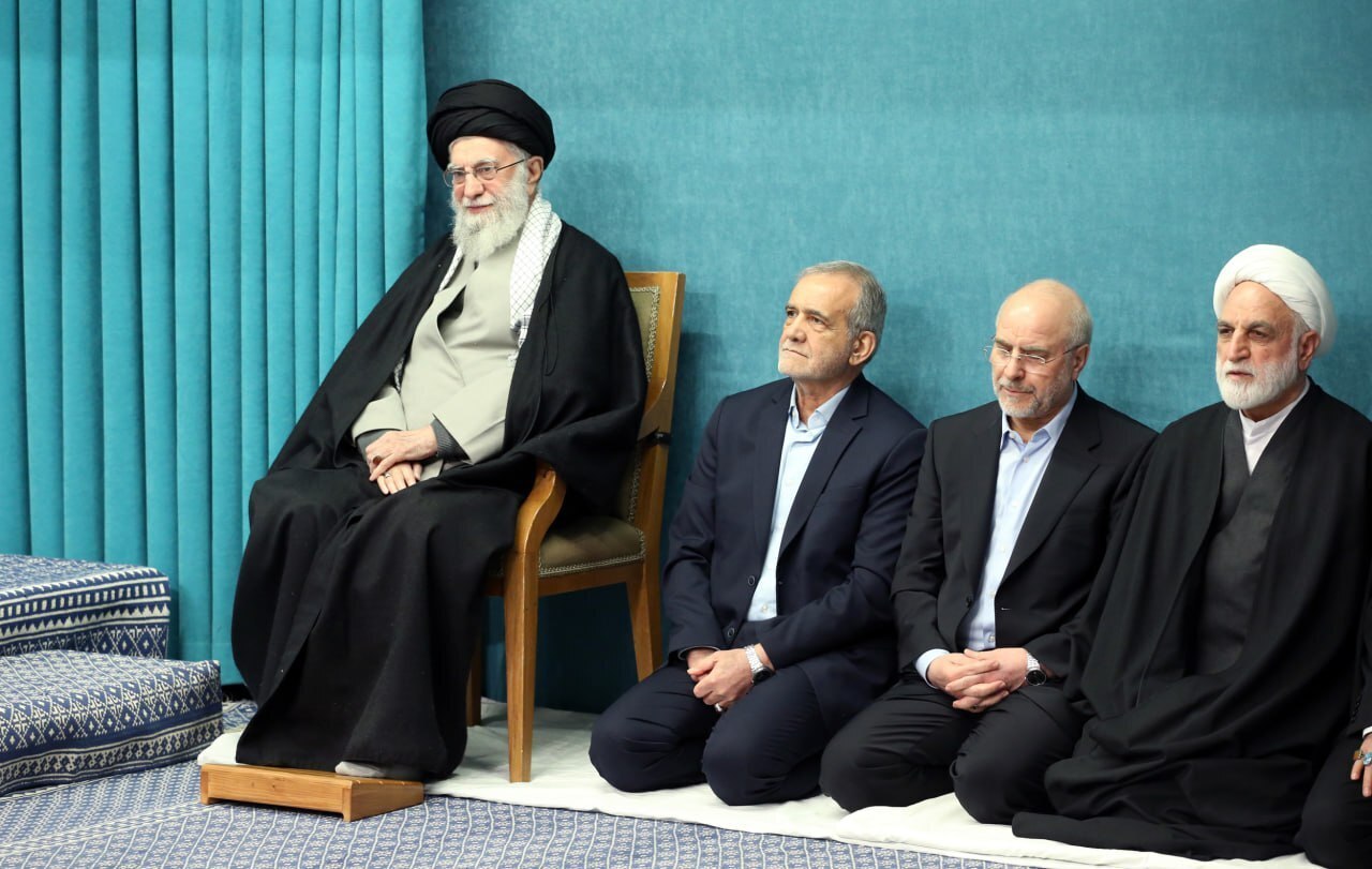 رهبر انقلاب: قطعا توقعات دولت‌های قلدر را برای مذاکره نخواهیم پذیرفت