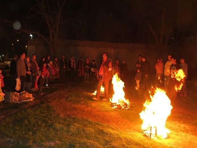 آئین کهن چهارشنبه‌سوری: از فال گوشی تا کوزه شکستن