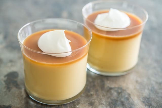 طرز تهیه محلبی کاراملی؛ دسر لطیف و خوشمزه برای افطار