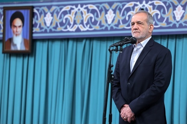 رهبری: ایران خود را با همه دولت‌های اسلامی در یک جبهه می‌داند