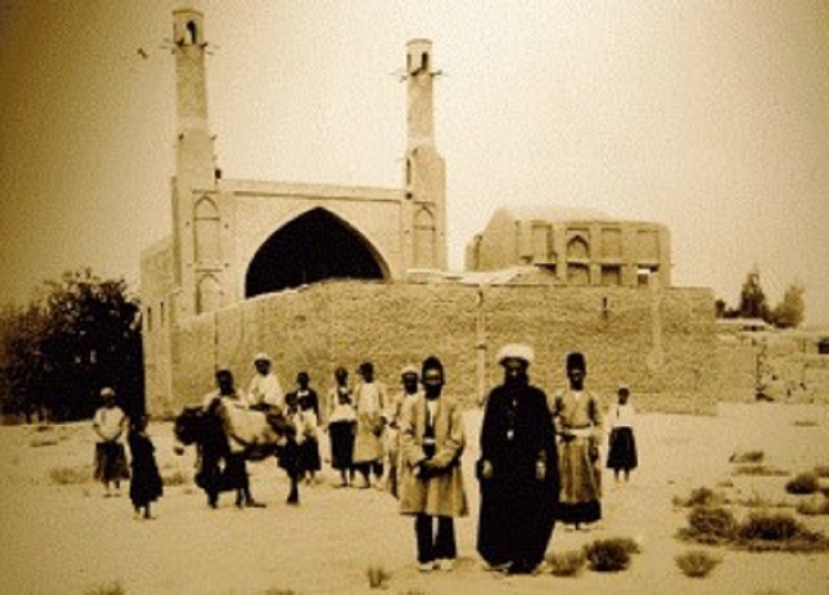منارجنبان اصفهان در سال ۱۸۹۷ (عکس)