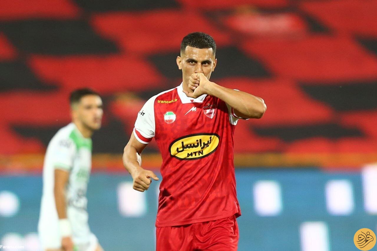 (عکس) مدافع پرسپولیس گلش را به همسرش تقدیم کرد