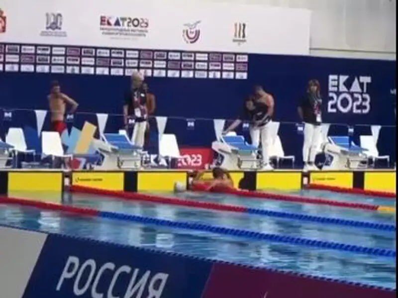 (عکس) شناگر افغانستانی در استخر مسابقات غرق شد!