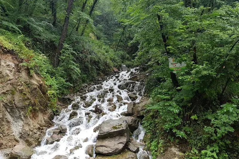 آبشار آب پری مازندران؛ فرشته‌ای در میان جنگل