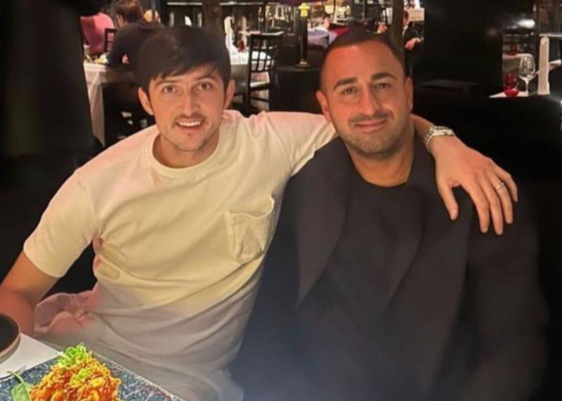 (عکس) شام آخر سردار آزمون در آلمان با یک دوست ویژه