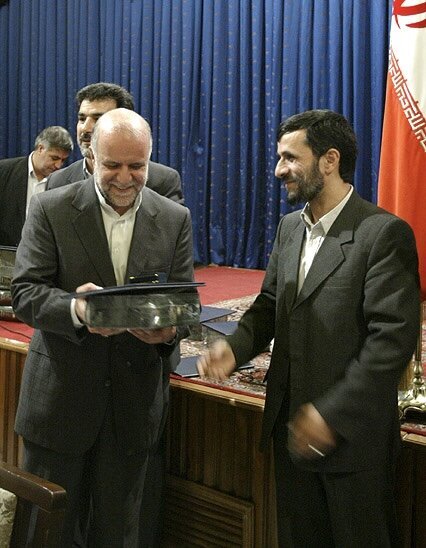 عکس قدیمی از محمود احمدی نژاد و بیژن زنگنه منتشر می‌شود.