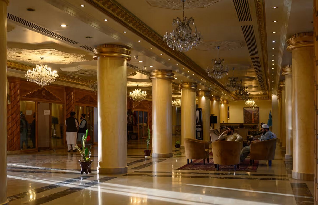 در لوکس‌ترین هتل کابل در دوره طالبان چه می‌گذرد؟