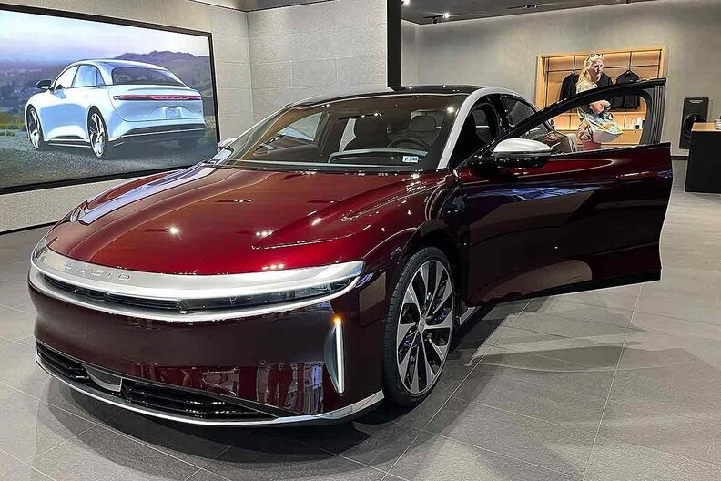 (عکس) برگزاری یکی از مهم‌ترین هفته‌های خودرویی جهان با حضور دیوید بکهام در نزدیکی ایران