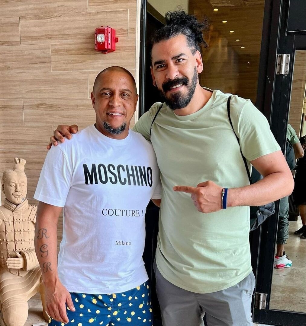 (عکس) با یکی از خاص‌ترین بادیگاردهای فوتبال آشنا شوید