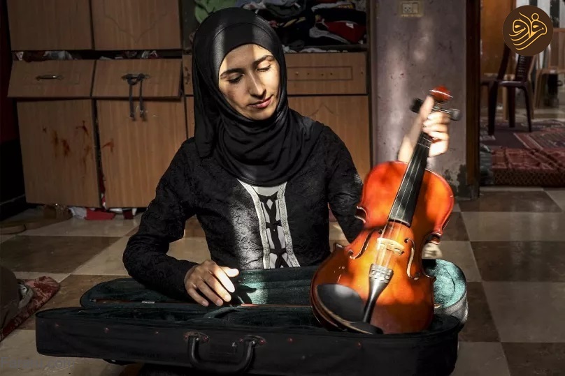 (ویدئو) دختر فلسطینی برای غلبه بر ترس بمباران غزه آواز می‌خواند!