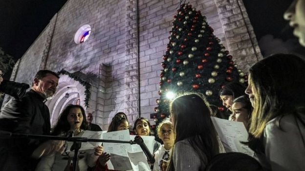 این دو راهبه پرویی غزۀ زیر بمباران را ترک نمی کنند: « ما مردم خود را رها نمی‌کنیم » ////