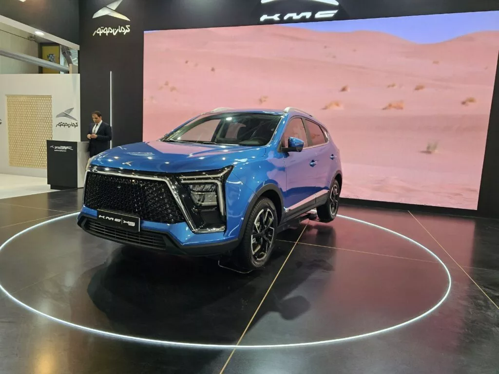 کی‌ام‌سی X۵ با رنگ خاص در اصفهان حاضر شد؛ راه جک S۵ ادامه دارد