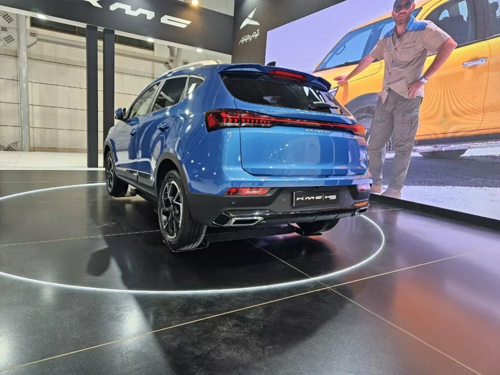 کی‌ام‌سی X۵ با رنگ خاص در اصفهان حاضر شد؛ راه جک S۵ ادامه دارد