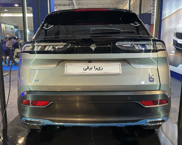 (ویدئو) تولید محصولی عجیب در ایران خودرو/ ری‌را؛ اولین خودروی تمام‌برقی اگزوزدار جهان!
