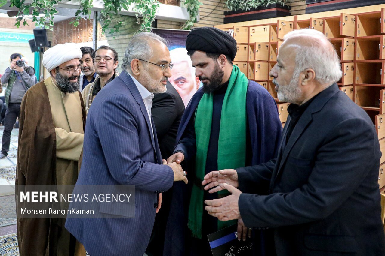(تصویر) حضور معاون ابراهیم رئیسی در مراسم ختم بازیگر زن معروف