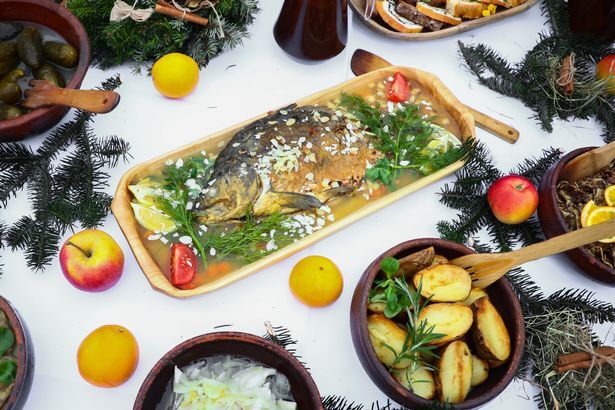 عجیب‌ترین رسوم کریسمس در جهان؛ از درخت با تزئین تار عنکبوت تا شام کِرم سرخ شده