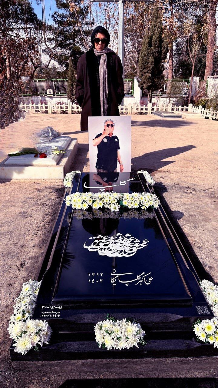 سنگ مزار گلپا نصب شد