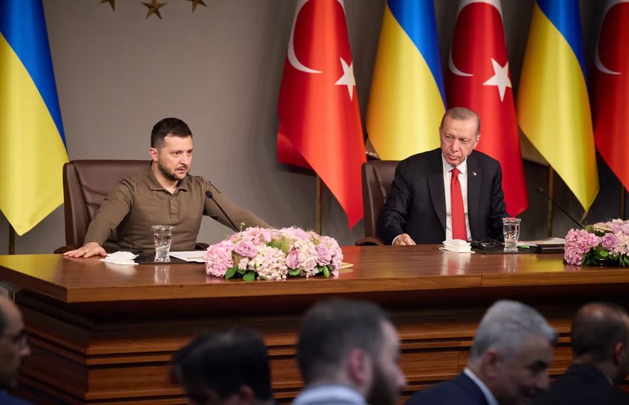 جایی که اردوغان تعادل خود را از دست می‌دهد/ در مناقشه‌ای که خاورمیانه را متلاطم می‌کند اردوغان در معرض خطر کنار گذاشته شدن از بازی قرار دارد/ آیا اردوغان قدرت بندبازی خود را از دست داده است؟ (احتمالا زود میسوزه)