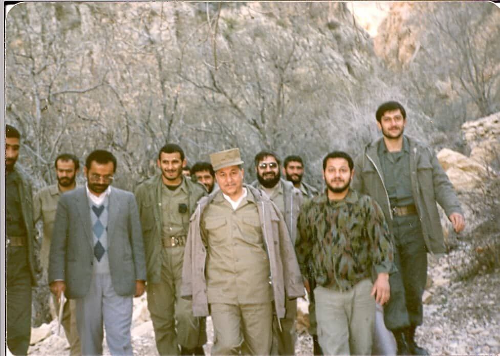 تصویری قدیمی از روحانی و هاشمی در مناطق جنگی