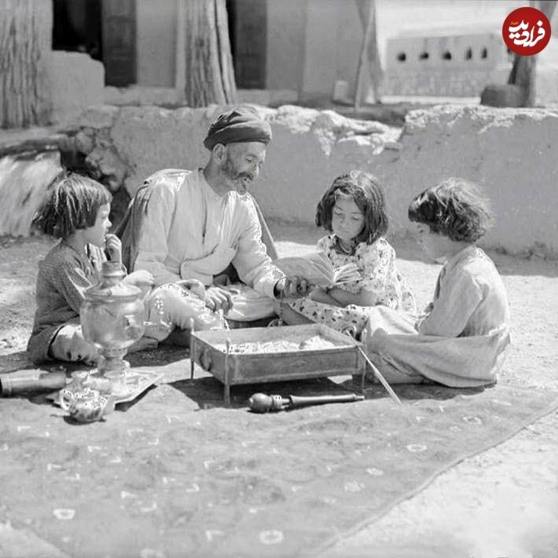 (تصاویر) زندگی مردم در دوران قاجار؛ ازمدل موی قاجاری تا قصه‌گویی پای منقل