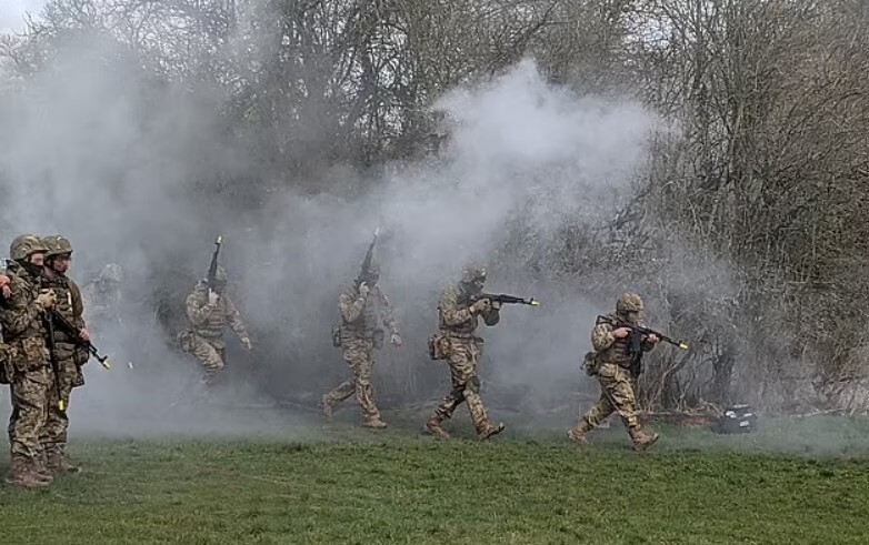 درون اردوگاه‌های آموزشی مخفی بریتانیا برای جنگ با روسیه چه می‌گذرد؟
