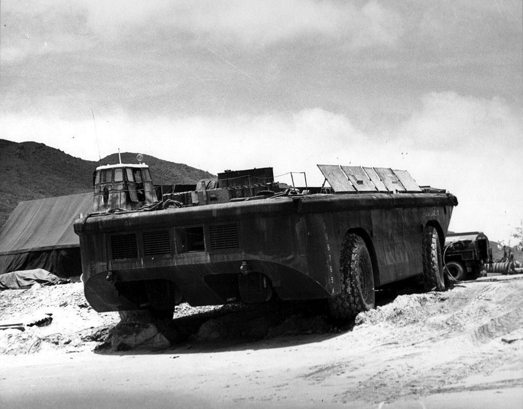 لارک-ال اکس؛ غول عجیب آمریکایی با ۶ متر ارتفاع و سابقه حضور در جنگ ویتنام