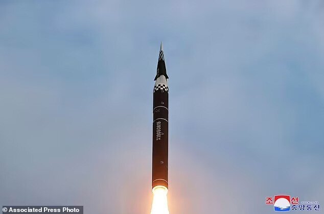 رونمایی کره‌شمالی از یک موشک مافوق صوت میان‌برد جدید