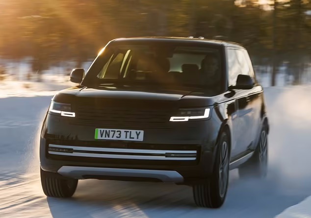 آزمایش اولین رنج روور برقی در دمای ۴۰- درجه قطب شمال