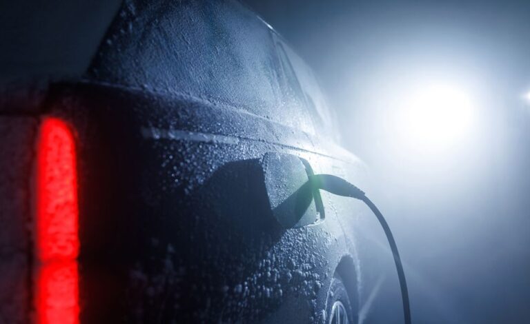 آزمایش اولین رنج روور برقی در دمای ۴۰- درجه قطب شمال