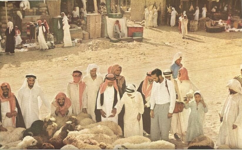 (تصاویر) تصاویری دیده‌نشده از مراسم حج ۷۰ سال پیش/ وقتی حجاج وارد کعبه می‌شدند