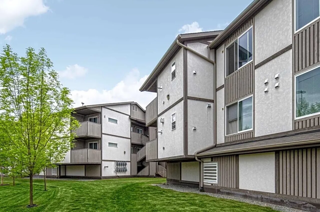 (تصاویر) شهری عجیب که تمام شهروندان آن در یک ساختمان زندگی می‌کنند