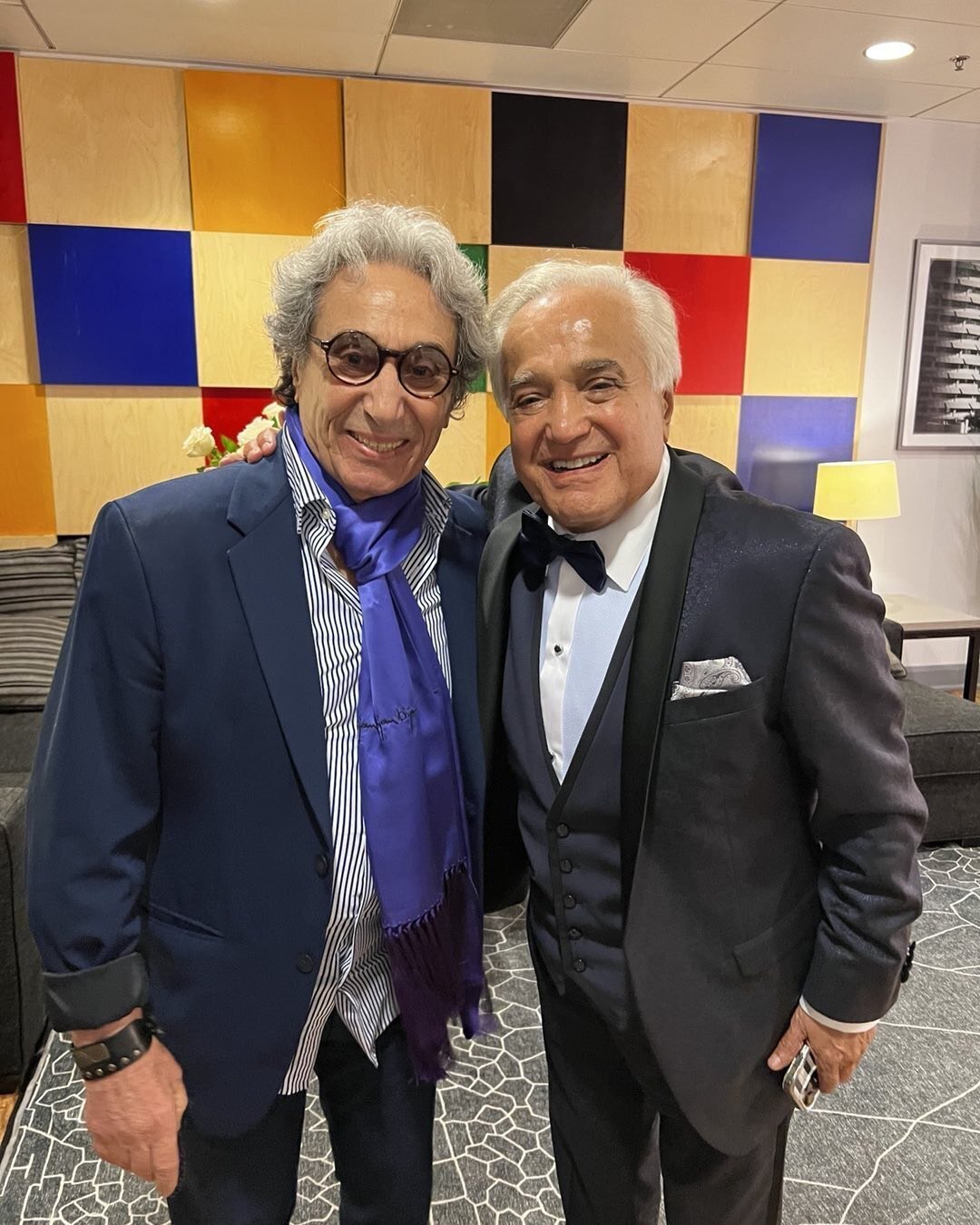 قابی دیدنی از انوشیروان روحانی در کنار خواننده لس‌آنجلسی