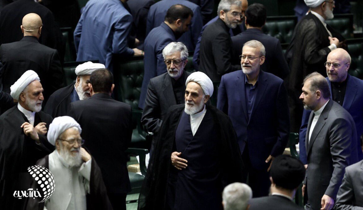 (تصویر) حاشیه‌های یک افتتاح؛ ایستاده در میان جمع؛ همه نگاه‌ها به علی‌اکبر ناطق نوری است؟